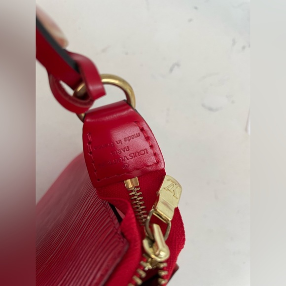Louis Vuitton red pochette purse - Picture 5 of 11